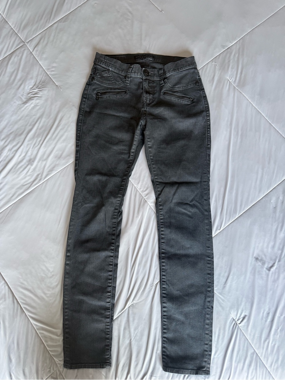 Rock & Republic Charcoal Grey Black Skinny Jeans Zipper Pocket Detail